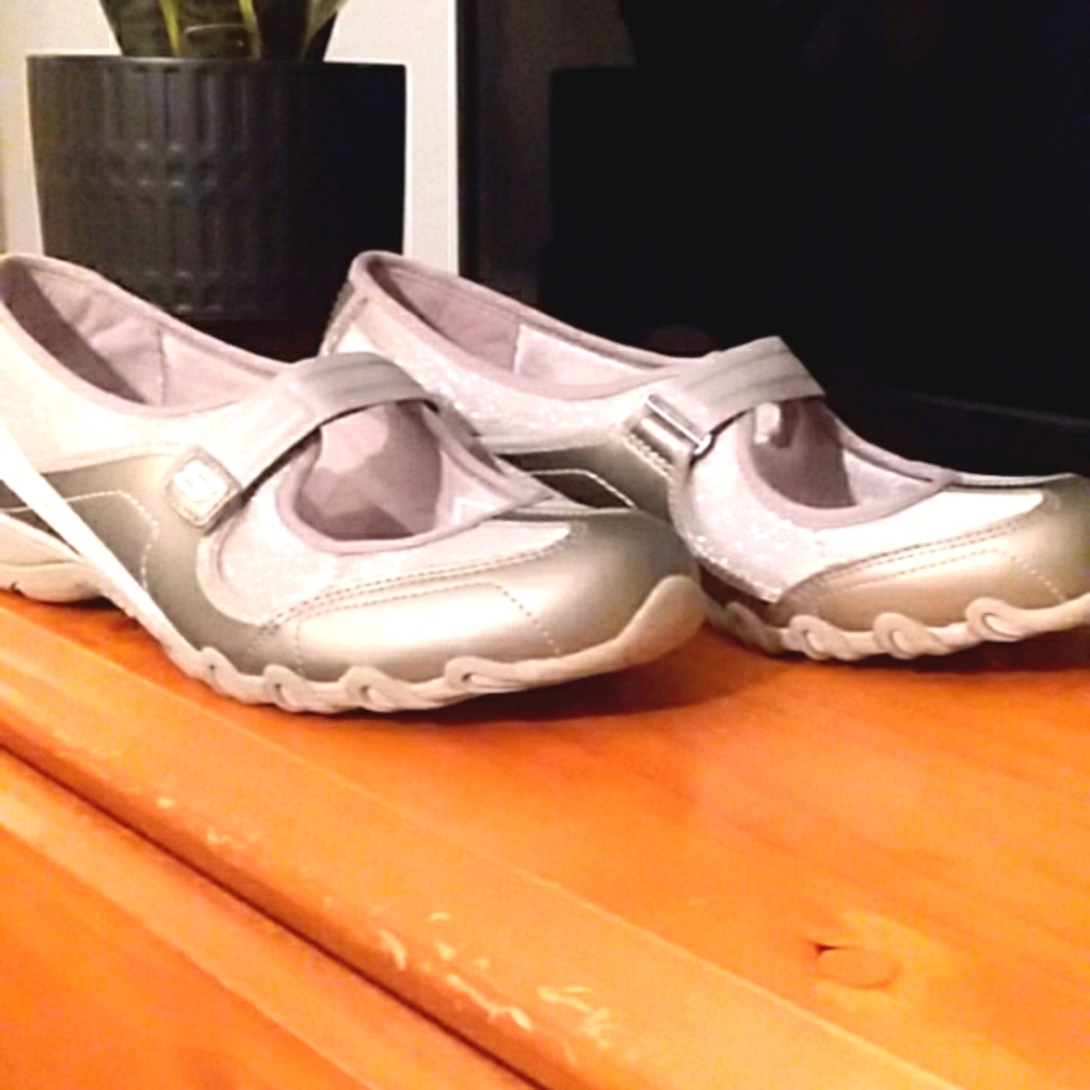 Women sketchers